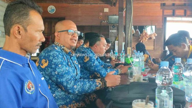 
					Kepala DPUPRPRKP Kabupaten Kepulauan Anambas bersama jajaran dan insan media saat mengikuti kegiatan coffee morning di Kedai Kopi Tiga Beradik, Rabu (20/5/2026), sebagai upaya mempererat silaturahmi dan membangun komunikasi terbuka.