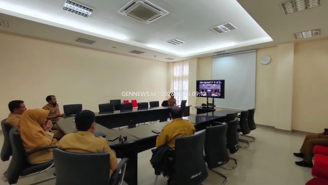 
					Jajaran Pemerintah Kabupaten Kepulauan Anambas mengikuti Rapat Koordinasi Pemerintahan Desa se-Provinsi Kepulauan Riau secara daring melalui Zoom di Ruang MC Lantai II Kantor Bupati, Rabu (25/5/2026).