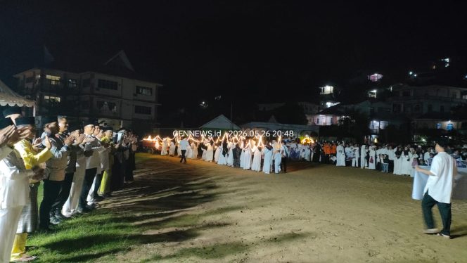 
					Bupati Kepulauan Anambas, Aneng bersama jajaran perangkat daerah dan anggota DPRD menghadiri sekaligus melepas peserta Pawai Takbir Idul Adha 1447 H di Anambas, Selasa (26/5/2026) malam.