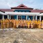 Camat Jemaja, Mudahir, S.Pi, bersama jajaran pegawai dan staf berfoto usai kegiatan di halaman Kantor Kecamatan Jemaja, Kabupaten Kepulauan Anambas.