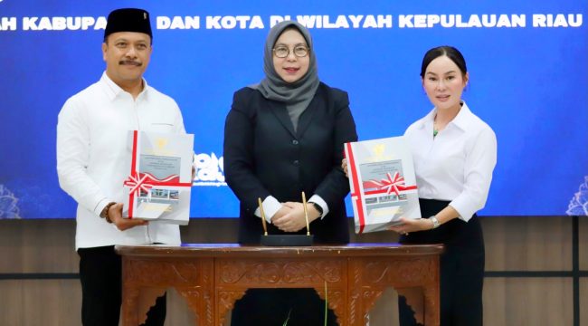 Plh Wali Kota Batam, Li Claudia Chandra, menerima LKPD Tahun Anggaran 2025 di Kantor BPK Perwakilan Provinsi Kepulauan Riau, Selasa (2/6/2026). Foto - Istimewa