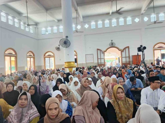 
					Ribuan jamaah memadati Masjid Al Kautsar, Kelurahan Letung, Kecamatan Jemaja, Kabupaten Kepulauan Anambas, Kamis (18/6/2026), untuk mengikuti Tabligh Akbar bersama Ustadz Dr. H. Das’ad Latif.
