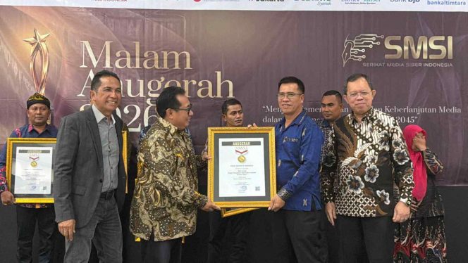 
					Bupati Kepulauan Anambas Aneng menerima Anugerah Tokoh Inspiratif SMSI 2026 dari Pengurus Pusat Serikat Media Siber Indonesia (SMSI) dalam Malam Anugerah SMSI 2026 di Hall Dewan Pers, Jakarta Pusat, Kamis (18/6/2026) malam.