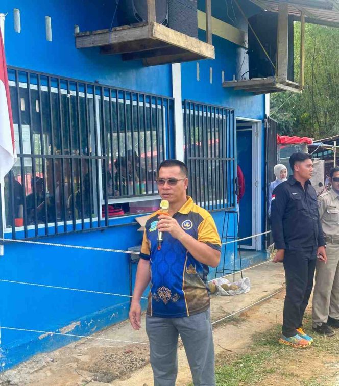 
					Bupati Kepulauan Anambas, Aneng, menyampaikan sambutan sekaligus membuka secara resmi Turnamen Sepak Bola HUT ke-27 Karang Taruna Tunas Mekar di Lapangan Bola Kaki Desa Payalaman, Kecamatan Kute Siantan, Selasa (23/6/2026). (Foto: Istimewa)
