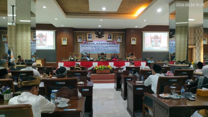 
					Rapat Paripurna Istimewa Hari Jadi ke-18 Kabupaten Kepulauan Anambas (KKA) berlangsung khidmat di Gedung DPRD KKA, Tarempa,  Rabu (24/6). 
