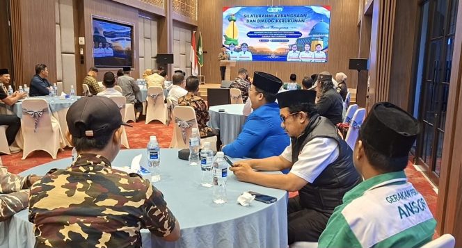
					Peserta dari berbagai unsur organisasi kemasyarakatan, tokoh agama, dan pemuda mengikuti kegiatan Silaturahmi Kebangsaan dan Dialog Kerukunan Umat Beragama yang digelar Pimpinan Daerah Pemuda Muhammadiyah Kabupaten Karimun di Ballroom Hotel Maximilian Karimun, Kamis (25/6/2026).
