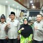 Ketua DPRD Kota Batam, Haji Muhammad Kamaluddin, berfoto bersama jajaran Forum Pembauran Kebangsaan (FPK) Kota Batam yang didampingi Kepala Badan Kesatuan Bangsa dan Politik (Kesbangpol) Kota Batam usai audiensi di ruang kerja Ketua DPRD, Kamis (2/7/2026). Pertemuan membahas penguatan persatuan, pembauran kebangsaan, serta sinergi mendukung pembangunan Kota Batam. (Istimewa)
