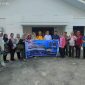 Bupati Kepulauan Anambas, Aneng, berfoto bersama rombongan 17 wisatawan asal Malaysia usai kegiatan coffee morning di Rumah Dinas Bupati Kepulauan Anambas, Kamis (9/7/2026).