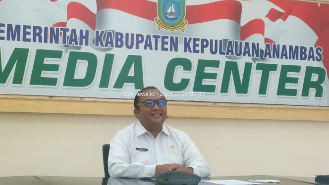 
					Kepala Dinas Pariwisata Kabupaten Kepulauan Anambas, Masykur, memberikan pemaparan dalam wawancara khusus secara virtual melalui Zoom di Media Center Pemerintah Kabupaten Kepulauan Anambas, Rabu (22/7/2026).
