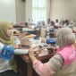Tenaga kesehatan Puskesmas Tarempa melakukan pemeriksaan tekanan darah kepada peserta dalam pelaksanaan Program Cek Kesehatan Gratis (CKG) di Kabupaten Kepulauan Anambas, Rabu (22/7/2026). 