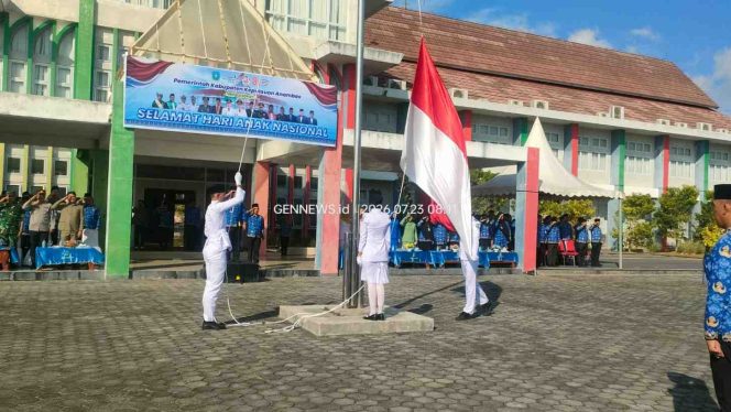 
					Bupati Kepulauan Anambas, Aneng, memimpin Upacara Peringatan Hari Anak Nasional (HAN) ke-42 Tahun 2026 di halaman Kantor Bupati Kepulauan Anambas, Kamis (23/7/2026).