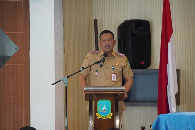 
					Sekretaris Daerah Kabupaten Kepulauan Anambas, Sahtiar membacakan sambutan Bupati Aneng saat membuka kegiatan Asistensi Pencegahan Korupsi bersama Tim BPKP Perwakilan Provinsi Kepulauan Riau di Anambas, Senin (27/7/2026).
