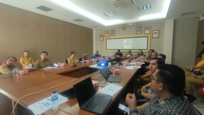 
					Pemerintah Kabupaten Kepulauan Anambas bersama BPJS Kesehatan Cabang Tanjungpinang menggelar Forum Komunikasi Bersama Pemangku Kepentingan Utama Kabupaten Kepulauan Anambas Semester I Tahun 2026 di Ruang Rapat Lantai II Kantor Bupati Kepulauan Anambas, Selasa (28/7/2026).