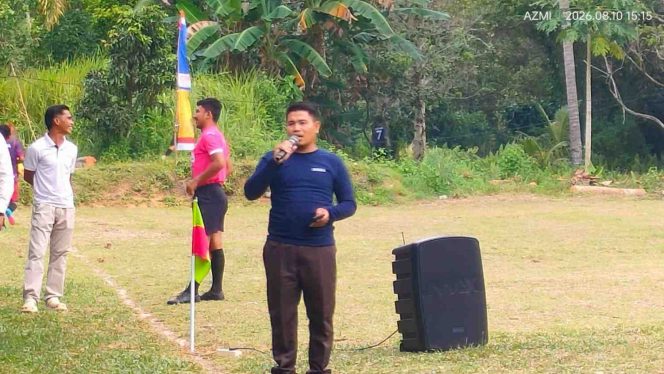 
					Kepala Desa Candi, Suparman, menyampaikan sambutan pada pembukaan Open Turnamen Sepak Bola dalam rangka HUT Desa Candi ke-18 dan HUT Karang Taruna ke-16, Senin (10/8/2026)