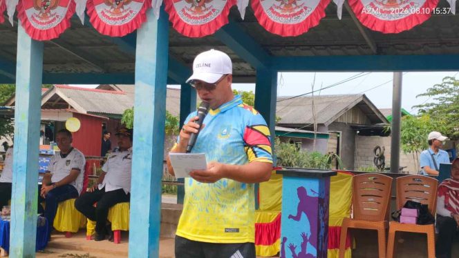 
					Bupati Kepulauan Anambas Aneng menyampaikan sambutan pada pembukaan Turnamen Sepak Bola HUT Desa Candi ke-18 dan HUT Karang Taruna Teluk Nyambuk ke-16, Senin (10/8/2026).