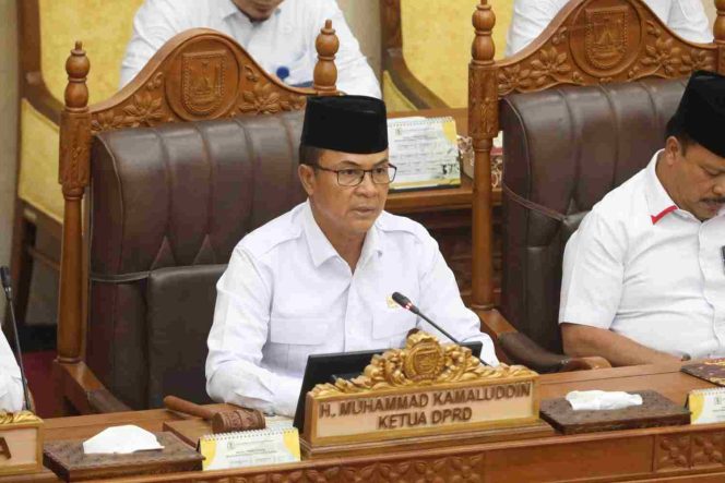 
					Ketua DPRD Kota Batam memimpin rapat paripurna penyampaian Tanggapan dan/atau Jawaban Wali Kota Batam atas Pemandangan Umum Fraksi-Fraksi DPRD terhadap Ranperda Perubahan APBD Kota Batam Tahun Anggaran 2026, Selasa (2/9/2026).