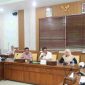 Wakil Ketua Pansus Ranperda Kampung Tua DPRD Kota Batam, Kamaruddin Muda, bersama anggota Pansus dan Tim Pemko Batam mengikuti rapat pembahasan Ranperda Penataan Kampung Tua, Rabu (16/9/2026).