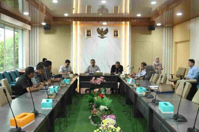 
					Anggota DPRD Kota Batam dan Komisi III DPRD Kabupaten Sijunjung berdiskusi terkait penyusunan APBD Tahun Anggaran 2027 dalam kunjungan kerja di DPRD Kota Batam, Selasa (22/9/2026).