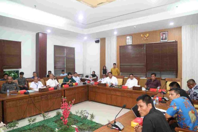 
					Komisi I DPRD Kota Batam menggelar Rapat Dengar Pendapat Umum (RDPU) membahas persoalan legalitas lahan di kawasan Kavling Tribuana Sukses Mandiri, Kelurahan Sungai Binti, Kecamatan Sagulung, Selasa (22/9/2026).
