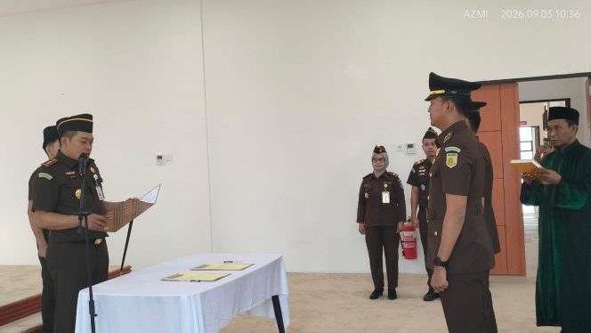 
					Kepala Kejaksaan Negeri Kepulauan Anambas Sigit Sugiarto, S.H., M.H. saat melantik dua pejabat baru di lingkungan Kejari Kepulauan Anambas, Kamis (3/9/2026).