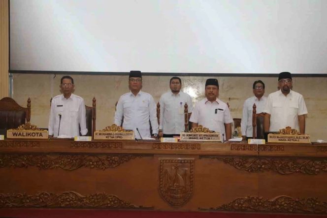 
					Wakil Ketua II DPRD Kota Batam Budi Mardiyanto mengikuti rapat paripurna DPRD Kota Batam terkait penyampaian Tanggapan dan/atau Jawaban Wali Kota Batam atas Pemandangan Umum Fraksi-Fraksi DPRD terhadap Ranperda Perubahan APBD Kota Batam Tahun Anggaran 2026, Selasa (2/9/2026).