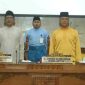 Wali Kota Batam Amsakar Achmad bersama pimpinan DPRD Kota Batam menyanyikan lagu Indonesia Raya sebelum rapat paripurna DPRD Kota Batam, Jumat (11/9/2026).