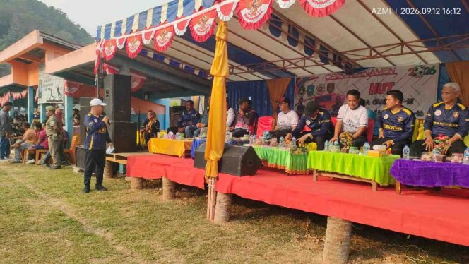 
					Bupati Kepulauan Anambas, Aneng secara resmi menutup Turnamen Sepak Bola Desa Candi ke-18 di Lapangan Desa Candi, Kecamatan Palmatak, Sabtu (12/9/2026).