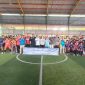 Bupati Kepulauan Anambas Aneng bersama Sekda Sahtiar, jajaran pejabat daerah, panitia, dan para peserta berfoto bersama usai penutupan Turnamen Futsal AFK Championship U15 dan U12 di BAYHILL, Minggu (13/9/2026).