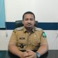 Lurah Ridho saat diwawancarai terkait kondisi krisis air bersih di wilayahnya, di ruang kerjanya, Senin (14/9/2026).