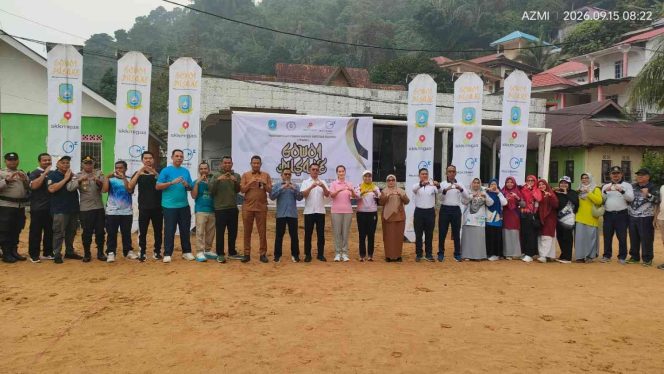 
					Bupati Kepulauan Anambas Aneng membuka Festival Permainan Rakyat Lomba Gasing dan Lempar Batu Dokong/Gendong se-Kecamatan Siantan di Lapangan Bola Kaki Sulaiman Abdullah, Selasa (15/9/2026).