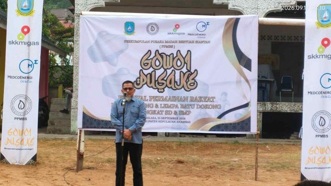 
					Perwakilan PT Medco Energy Ery Prihantono menyampaikan sambutan pada Festival Permainan Rakyat di Lapangan Bola Kaki Sulaiman Abdullah, Tarempa, Kecamatan Siantan, Kabupaten Kepulauan Anambas, Selasa (15/9/2026).