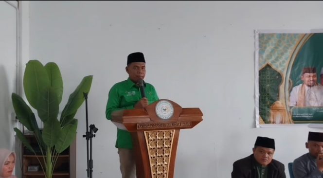 
					Anggota DPRD Kota Batam Hendrik, SH, saat menyampaikan kata sambutan dalam kegiatan silaturahmi Yayasan Darul Fikri Batam bersama wali santri di Pondok Pesantren Modern Nur Fikri Batam.