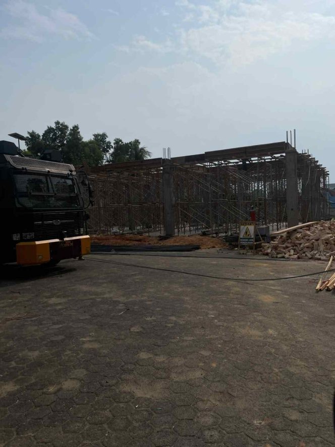 
					Pembangunan fasilitas di lingkungan Polresta Tanjungpinang yang tengah dikerjakan. Dalam SiRUP Pemko Tanjungpinang 2026, pembangunan Kantor Reskrim tercatat dengan pagu Rp4 miliar.