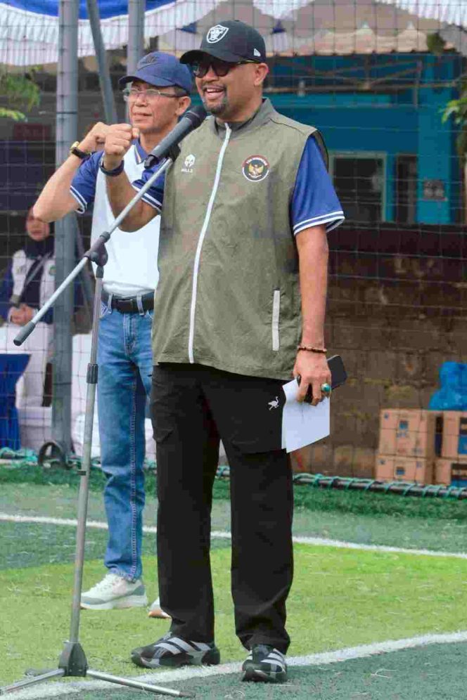 
					Wali Kota Batam, Amsakar Achmad, bersama Wakil Ketua III DPRD Kota Batam, Muhammad Yunus Muda, SE, saat membuka Kejuaraan Minisoccer Antarinstansi dalam rangka HUT ke-26 DPRD Kota Batam di Lapangan Gamma Minisoccer, Bengkong, Sabtu (17/10/2026).