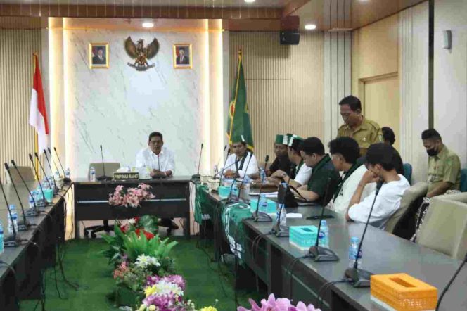 
					Ketua DPRD Kota Batam Haji Muhammad Kamaluddin menerima audiensi pengurus HMI Cabang Batam yang dipimpin Andre Saputra, Selasa (20/10/2026).