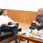 Wali Kota Batam, Amsakar Achmad, berbincang dengan Wakil Rektor IPDN Bidang Administrasi, Arief M. Edie, di Kantor Wali Kota Batam, Senin (5/10/2026). Foto : Humnas Diskominfo Batam