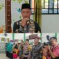 Kepala Desa Sri Tanjung, Penglek, saat menyampaikan sambutan pada penyerahan 100 paket sembako bantuan Presiden RI Prabowo Subianto kepada masyarakat Desa Sri Tanjung, Kecamatan Siantan, Kamis (8/10/2026).