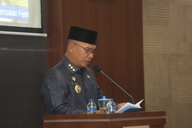 
					Bupati Kepulauan Anambas, Aneng, menyampaikan jawaban pemerintah daerah atas pandangan umum fraksi-fraksi DPRD terhadap Ranperda APBD Tahun Anggaran 2027.