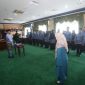 Bupati Kepulauan Anambas, Aneng, saat melantik 31 pejabat fungsional dan mengambil sumpah/janji PNS di lingkungan Pemerintah Kabupaten Kepulauan Anambas, Jumat (30/10/2026).